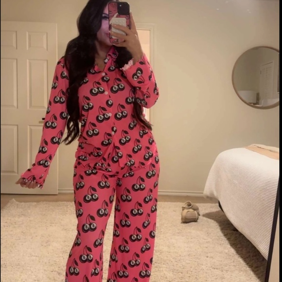 Pink pleated Set with 8 Ball Pattern - Picture 7 of 7